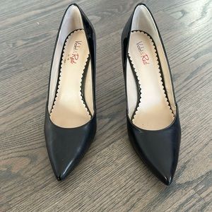 Violet & Red black leather/patent leather pumps